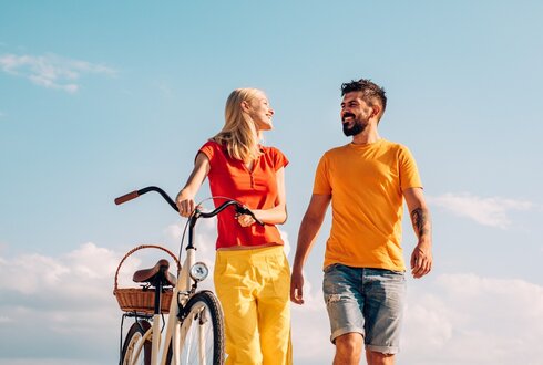 Pärchen bei Radtour um den Bodensee