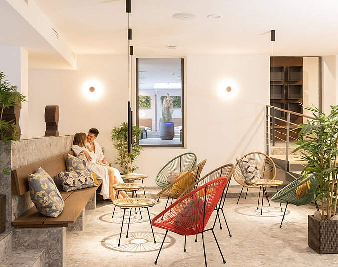 Entspannung im stilvollen Ruhebereich eines modernen Wellness Hotels in Friedrichshafen genießen.